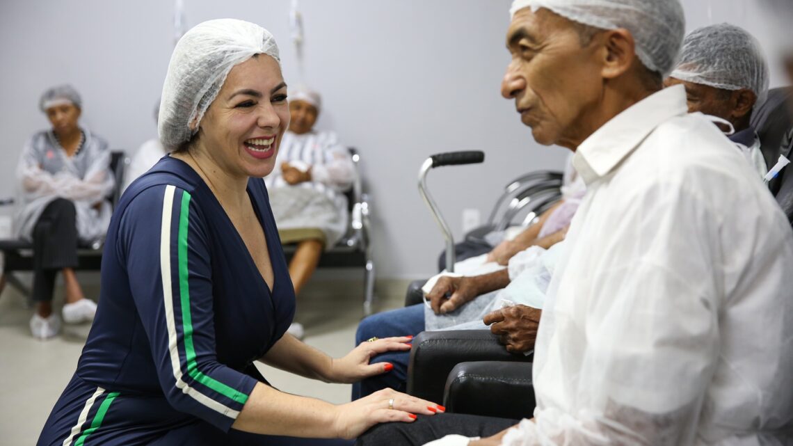 Prefeita faz visita para acompanhar pacientes do programa Catarata Zero