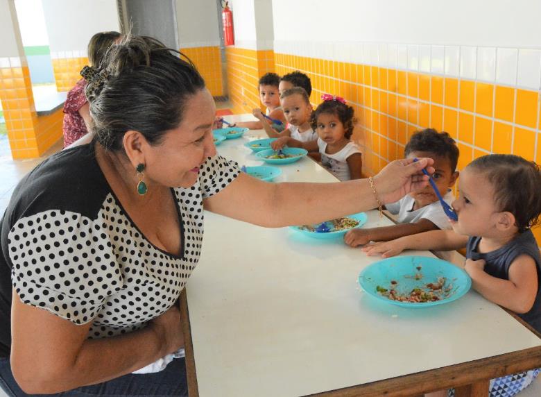 Nutricionista dá orientações sobre alimentação das crianças nas férias