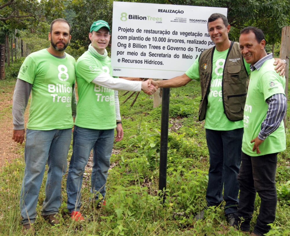 Governo do Tocantins e ONG 8 Billion Trees recuperam área degradada como plantio de 10 mil mudas