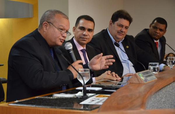 Vereador Claudemir Portugal preside debate sobre a reforma da Previdência Social na Câmara Municipal