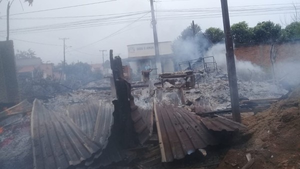 Nova Olinda | Marcenaria fica totalmente destruída após pegar fogo