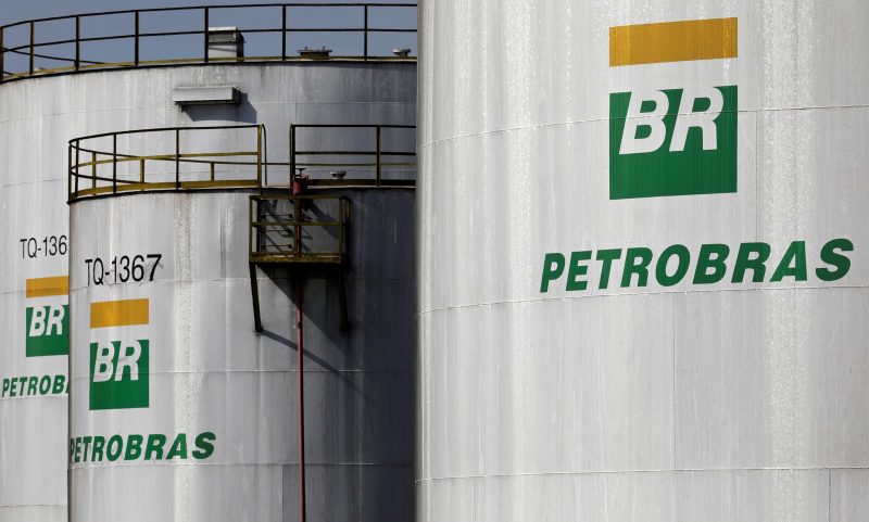Preço da gasolina e do diesel diminui 5% nas refinarias a partir de sábado, diz Petrobras