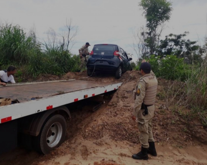 Veículo que foi furtado de loja do grupo Nosso Lar em Araguatins é encontrado 2 Veículo que foi furtado de loja do grupo Nosso Lar em Araguatins é encontrado