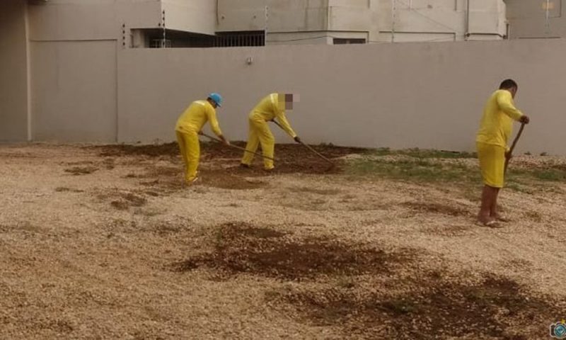 Presos de Araguacema trabalham na limpeza e roçagem dos órgãos públicos