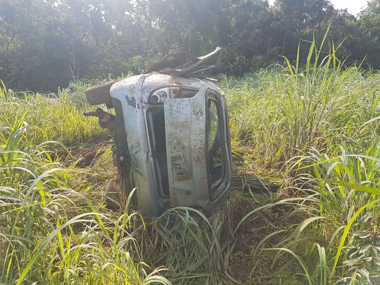 Cinco pessoas ficam feridas após carro capotar na BR-153, no sul do Tocantins