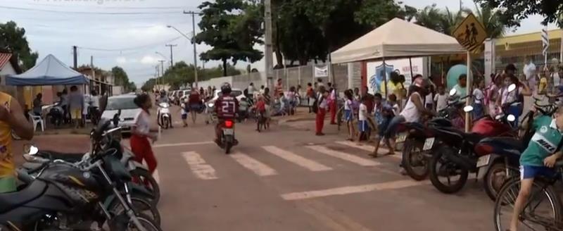 Pais estão preocupados com trânsito tumultuado em frente escola na região sul de Palmas