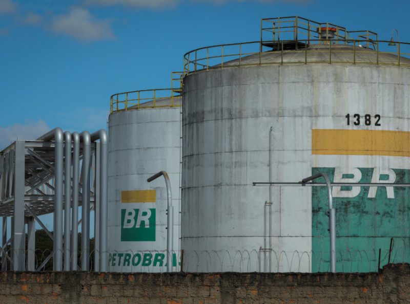 Petrobras aumenta o preço da gasolina pela primeira vez no ano; reajuste é de 3%