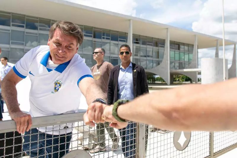 Bolsonaro e alto escalão do governo refazem teste para coronavírus