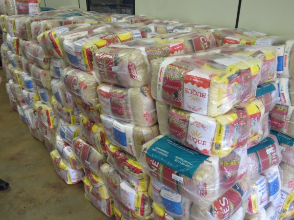 Governador determina a compra de 200 mil cestas básicas para as famílias afetadas pela enchente e pela crise causada pelo coronavírus