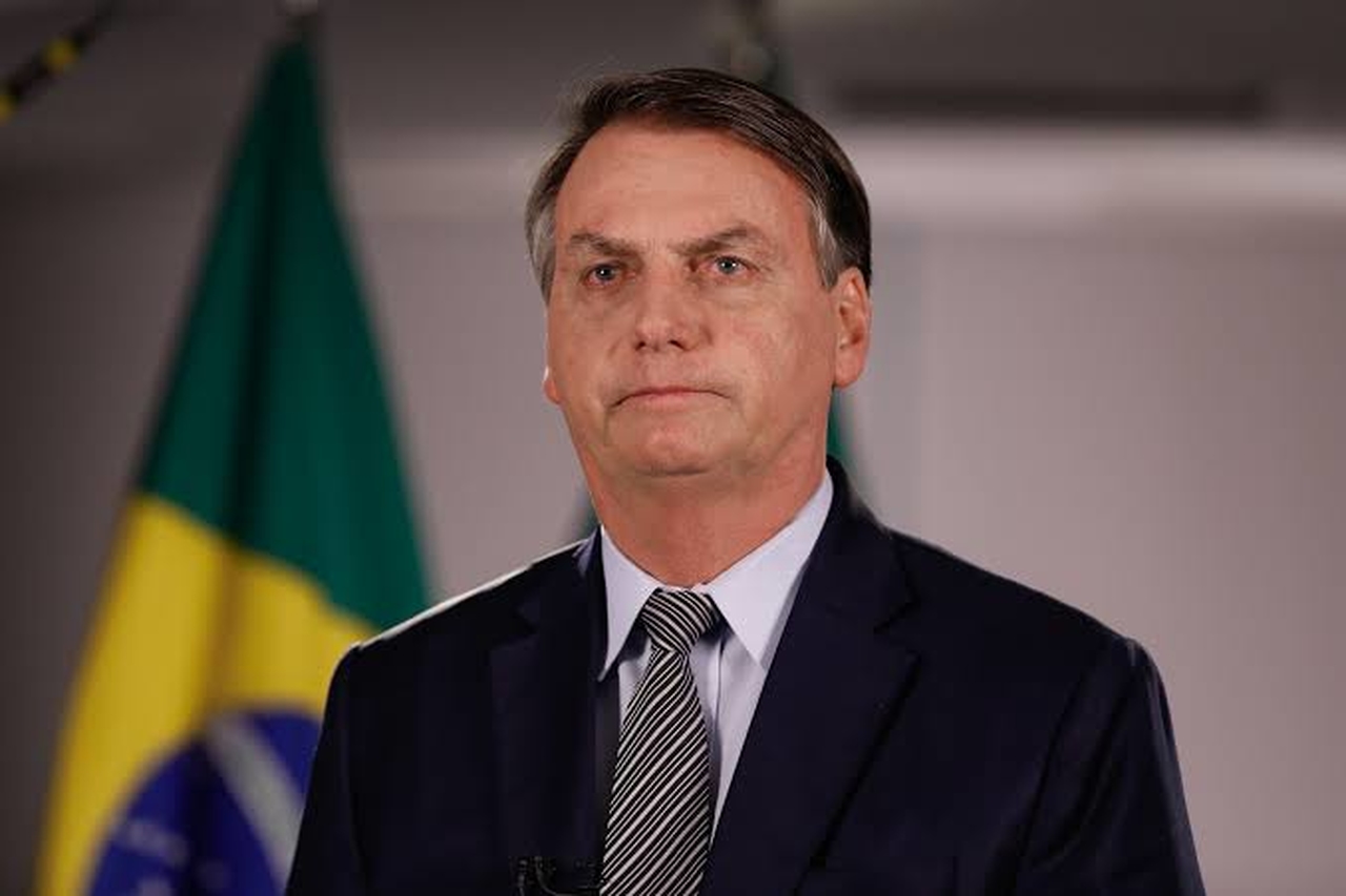 Pelo Twitter, Bolsonaro diz que decretará reabertura de casas lotéricas no país