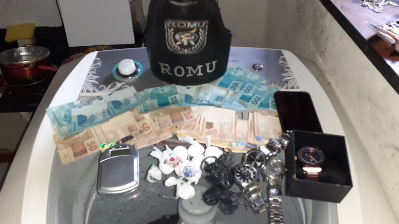 Romu prende suspeito de tráfico de drogas e apreende R$ 5.300 na região norte de Palmas