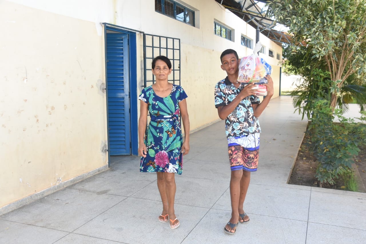 Famílias de estudantes do sudeste do Tocantins recebem kits de alimentos e higiene