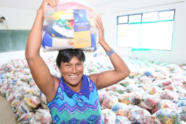 Cerca de 6 mil estudantes indígenas recebem kits de alimentos e higiene