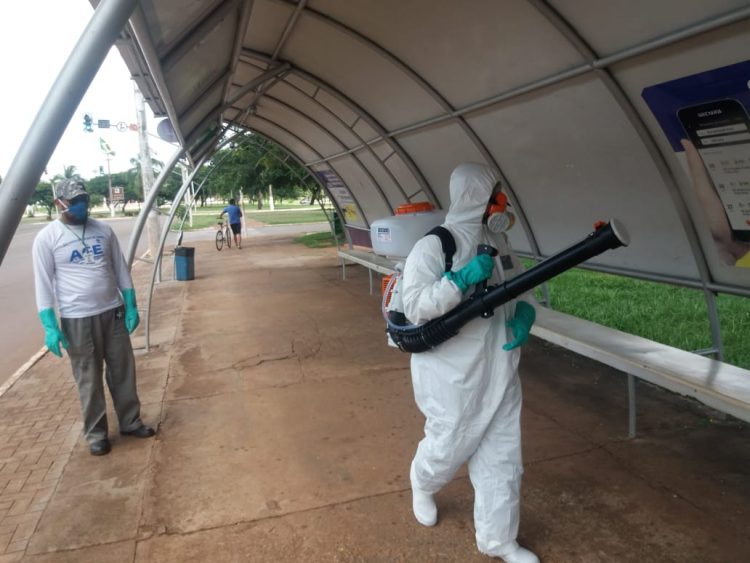 Estações de ônibus da capital estão sendo higienizadas em ação contra o coronavírus