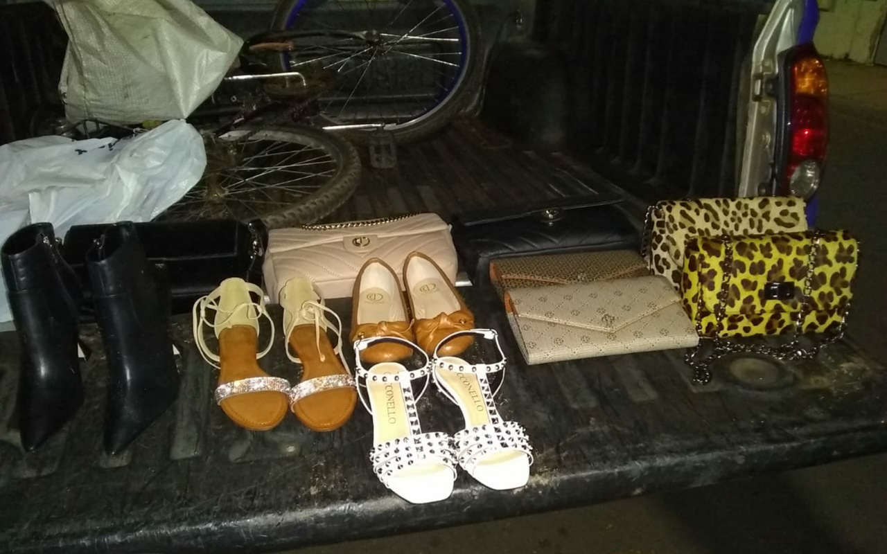 Duas mulheres são presas em flagrante após furtarem bolsas e sapatos de loja em Araguaína