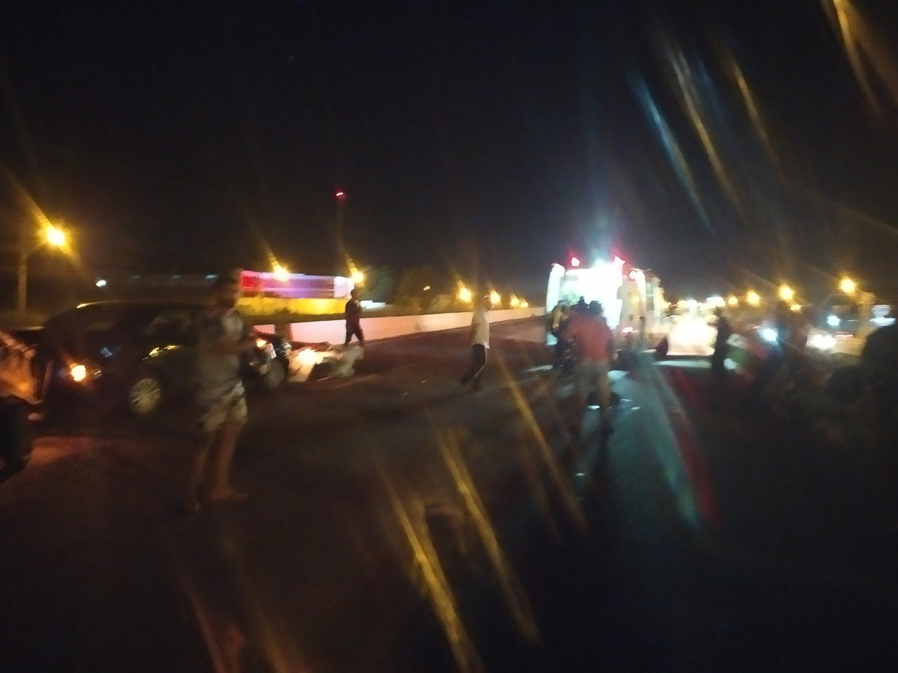 Acidente entre moto e carro com 'carretinha' deixa homem gravemente ferido na BR-010 em Palmas