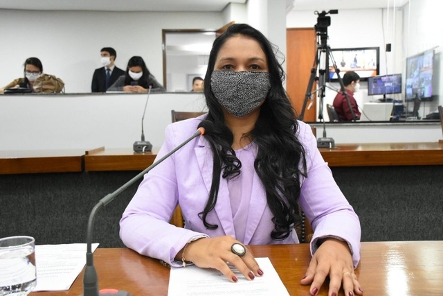 Vanda Monteiro relata projeto de lei favorável à redução de mensalidades escolares no Tocantins