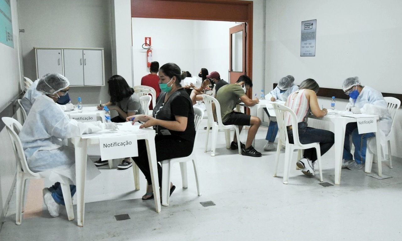 Em Palmas, estudantes repatriados do Paraguai testam negativo para Covid-19 após desembarcarem