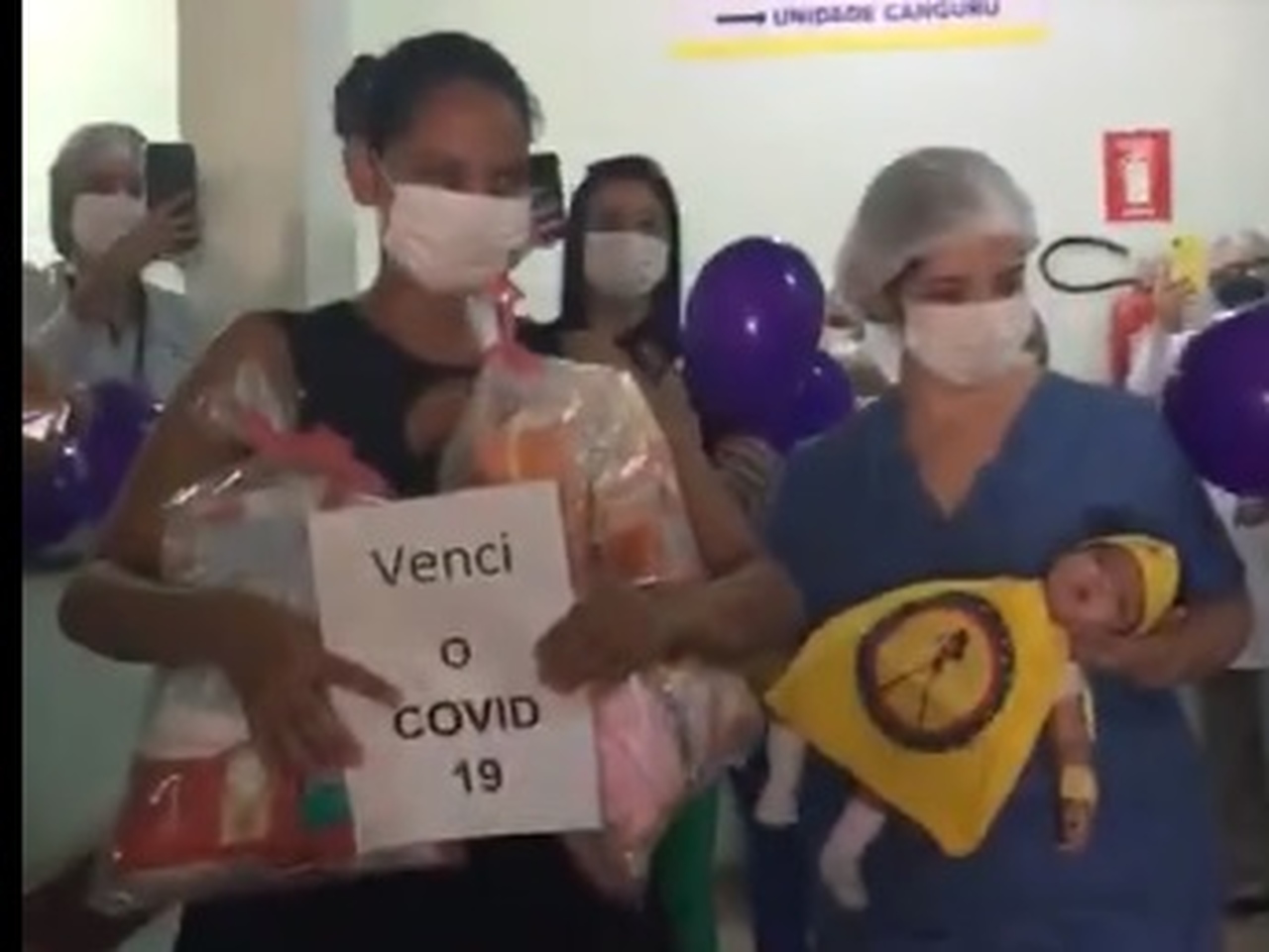 Primeira bebê que contraiu Covid-19 no Tocantins recebe alta sob aplausos dos profissionais de saúde | Veja vídeo