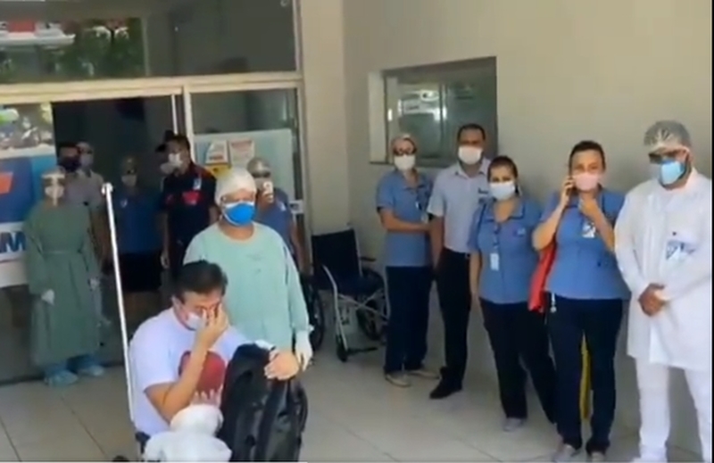 Vídeo | Empresário de Araguaína curado da Covid-19 recebe homenagem de amigos e familiares após receber alta do hospital