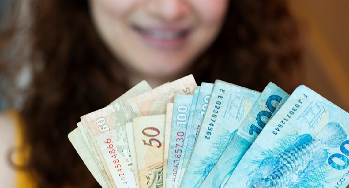 Dinheiro no bolso! Governo do Tocantins paga servidores públicos estaduais nesta sexta-feira, 28