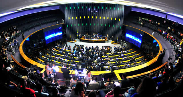 Câmara dos Deputados aprova MP que fixa salário mínimo em R$ 1,1 mil em 2021; saiba mais