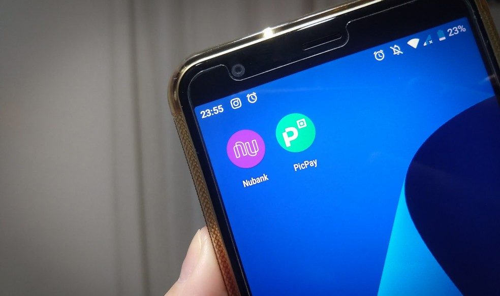 Clientes reclamam que dinheiro transferido do Caixa TEM 'sumiu' dos aplicativos PicPay e Nubank
