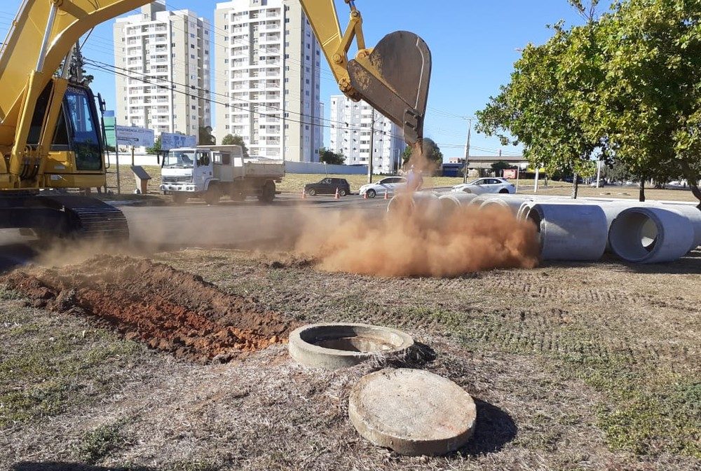 Avenida NS-4 está interditada nesta quarta (22) devido às obras de drenagem no plano diretor sul de Palmas