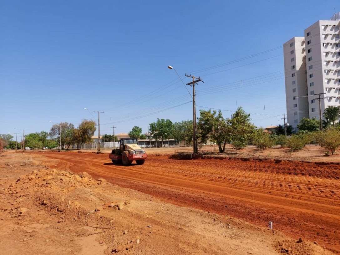 Avenida NS-05 em Palmas está fechada para obras de terraplanagem e pavimentação