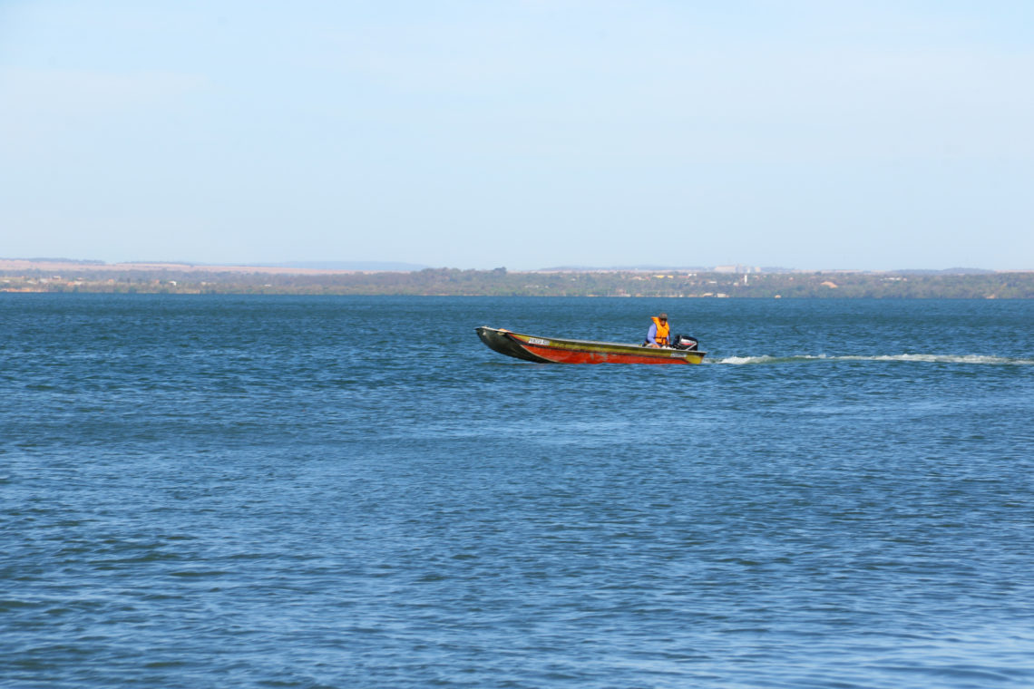 Após barco virar na região norte do estado, Corpo de Bombeiros faz alerta para ventos fortes e marolas no Rio Tocantins e no Lago de Palmas
