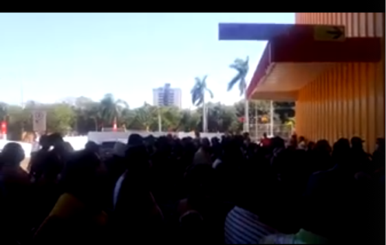 VÍDEO: Inauguração de supermercado no centro de Palmas causa aglomeração e tumulto para entrar no estabelecimento