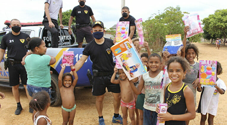 Dia das crianças: Polícia Militar distribui brinquedos para crianças que vivem em vulnerabilidade social em setores de Palmas e Tocantinópolis