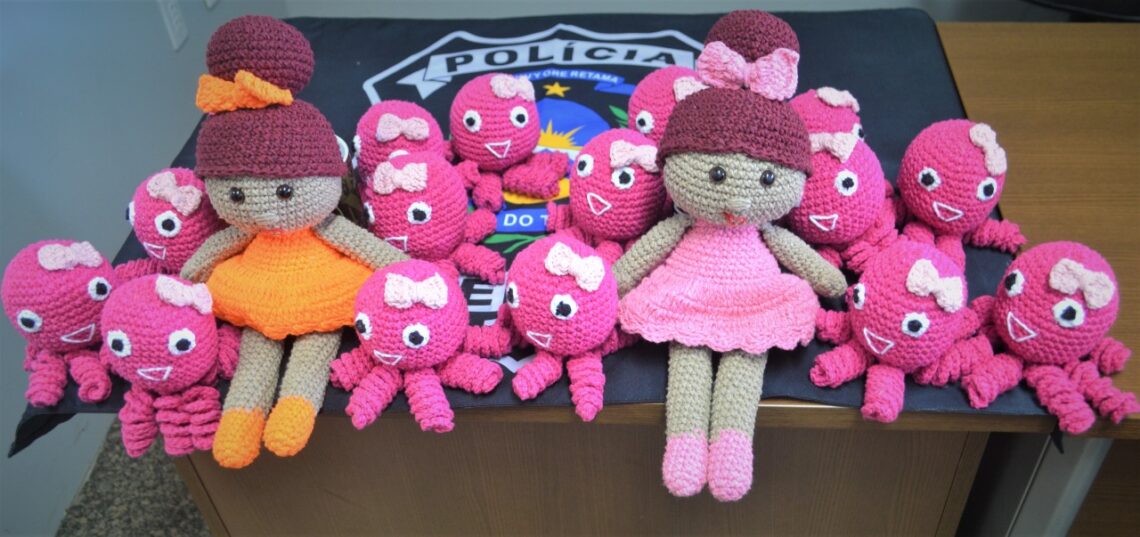 Detentas da Unidade Prisional Feminina de Lajeado confeccionam 32 bonecas para serem doadas às crianças carentes do Tocantins