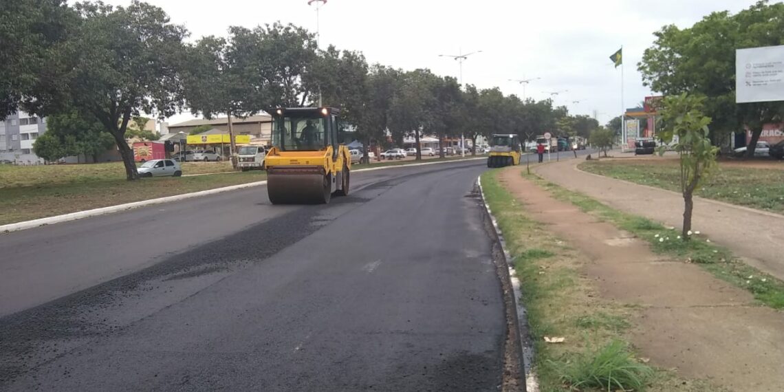 Trecho da Avenida NS-04 próximo a Av. Palmas Brasil Sul é interditado para recapeamento do asfalto nesta terça-feira (27)
