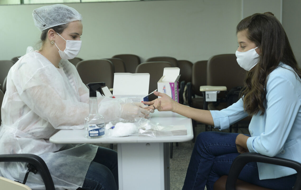 Prefeitura de Palmas faz testagem em massa em servidores da saúde que atuam no combate ao coronavírus
