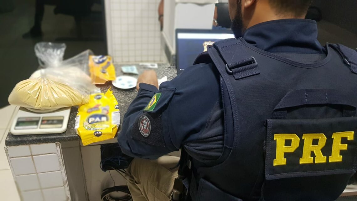 PRF prende colombiano com dois quilos de cocaína misturada com farinha em Guaraí