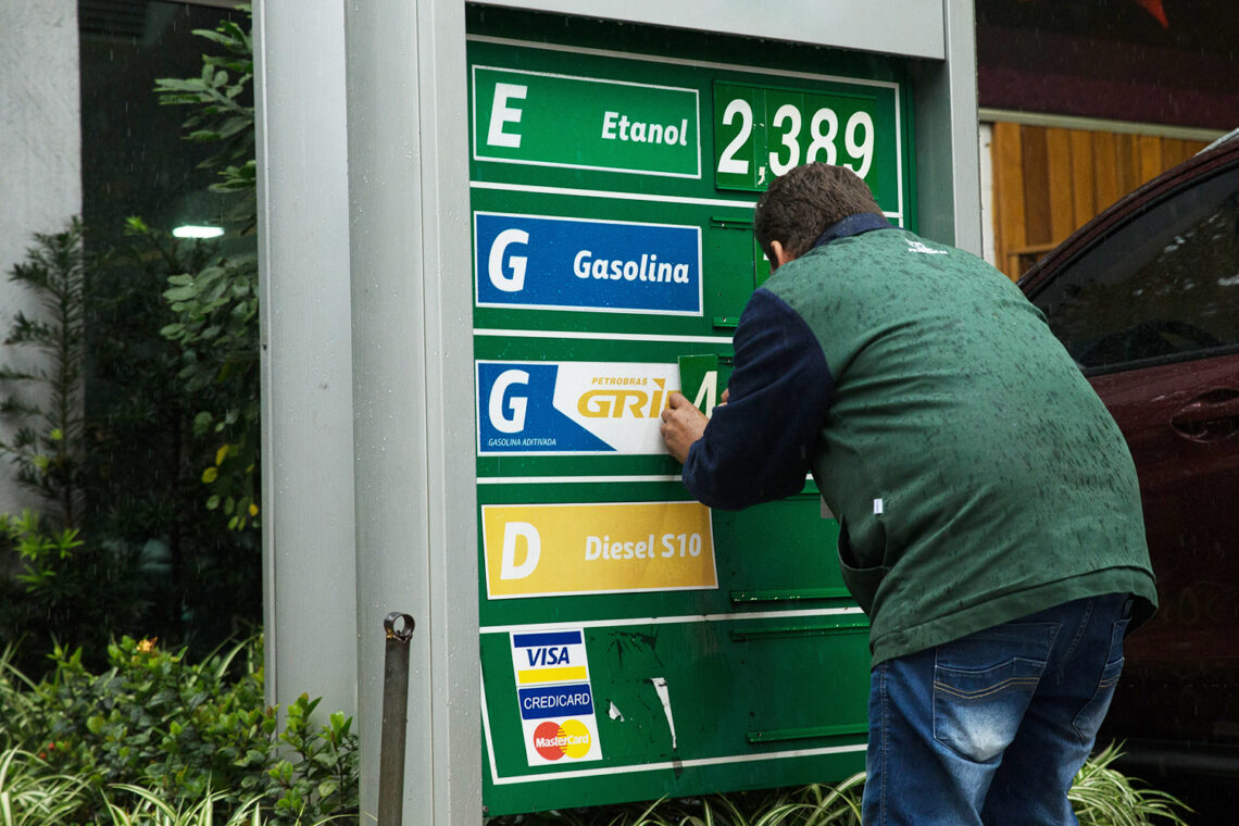 Petrobras reduz preço da gasolina nas refinarias em 5%; diesel cai 4%