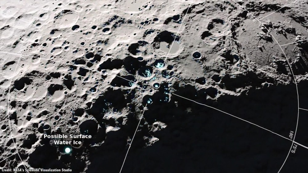 Nasa anuncia a descoberta de água na superfície da lua; confira