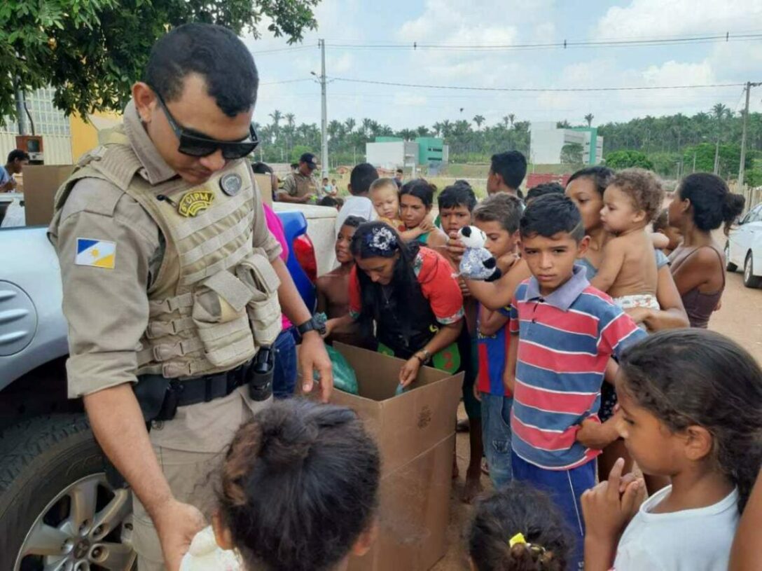 ''Faça uma Criança Feliz'' Polícia Militar arrecada brinquedos em campanha de doação para crianças carentes da capital