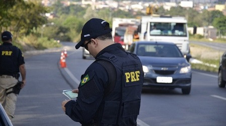 Homem é preso após apresentar CNH falsa para Polícia Rodoviária Federal em Guaraí