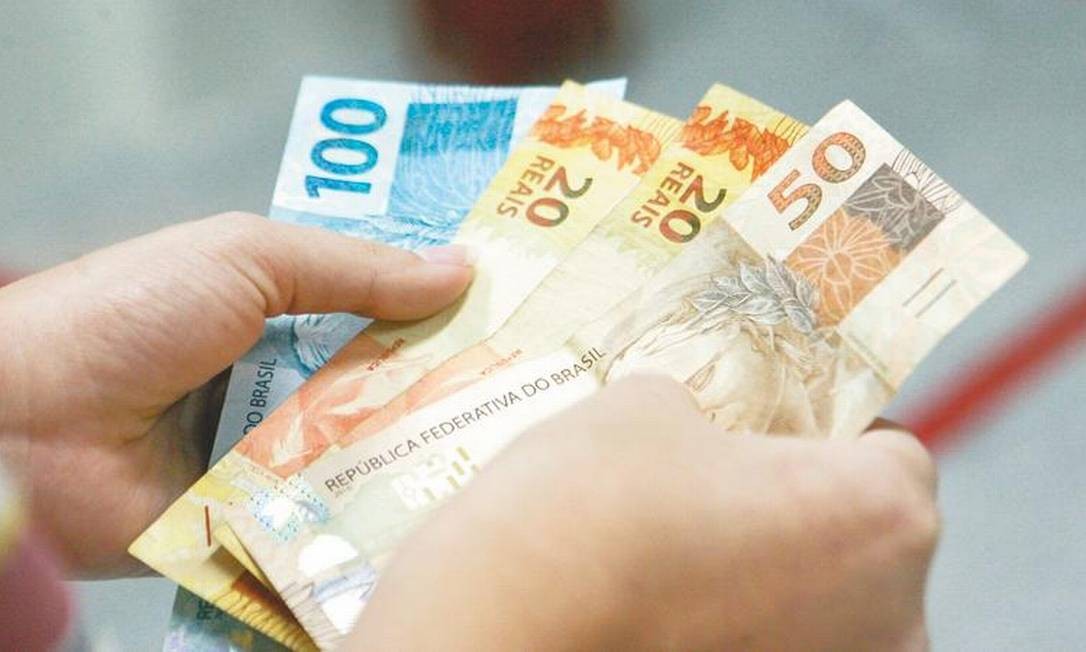 Ministério da Economia divulga proposta e salário mínimo de 2021 sobe mais que o esperado; Confira