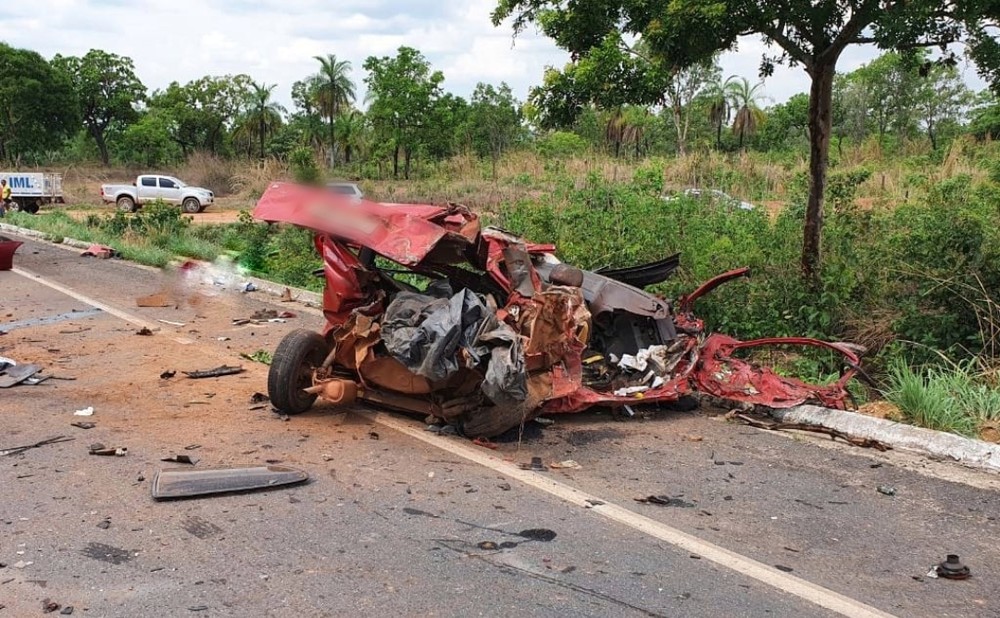 Acidente grave envolvendo dois caminhões e um carro na BR-153 em Brasilândia deixa mortos e feridos na tarde desta quarta (28)