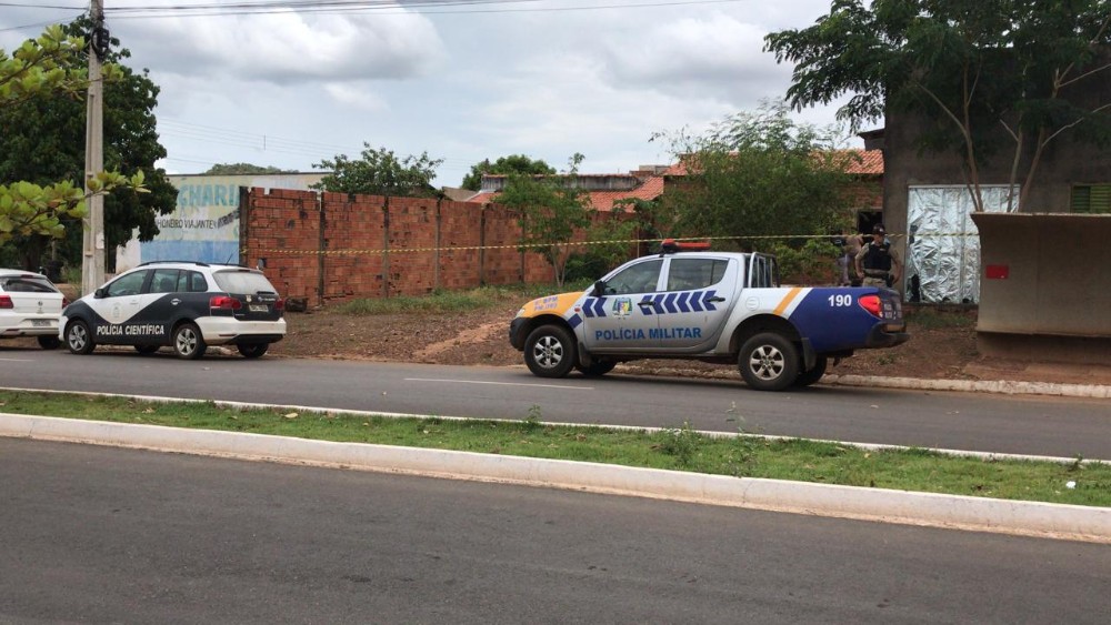 Jovem tem casa invadida por criminosos e é morto com mais de cinco tiros na região sul de Palmas