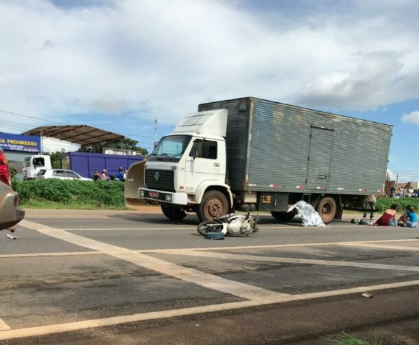 Urgente | Acidente envolvendo moto e caminhão deixa vítima fatal na TO-050 na região sul de Palmas