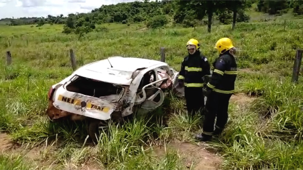 Taxista fica preso à ferragens e morre após carro bater de frente com caminhão no norte do Tocantins