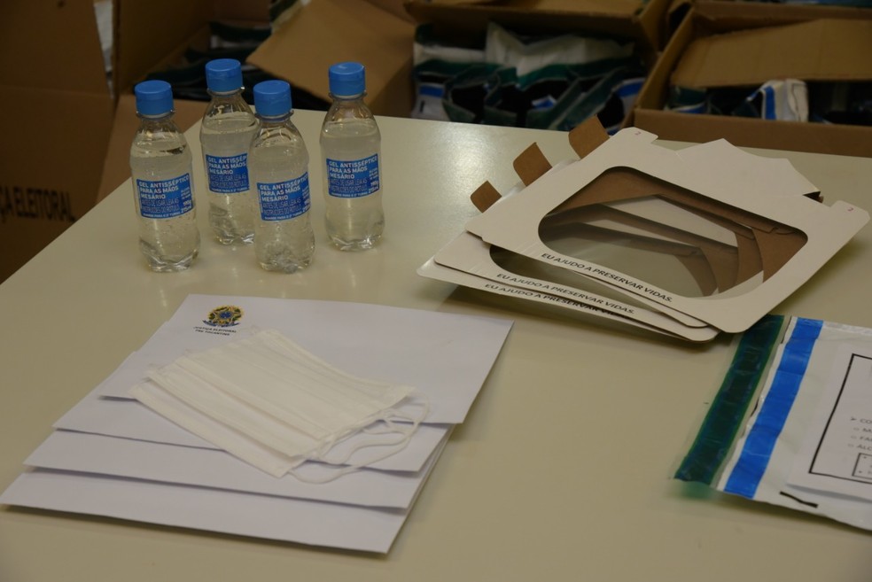 Eleições na pandemia: Mesários e eleitores do Tocantins terão disponíveis 32 mil frascos de álcool em gel para se proteger