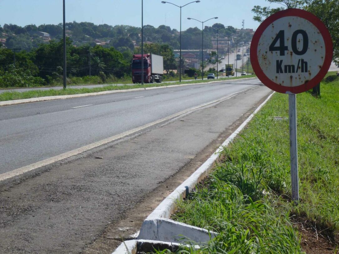 Jovem de 28 anos morre após perder controle da moto e bater contra meio-fio em Araguaína