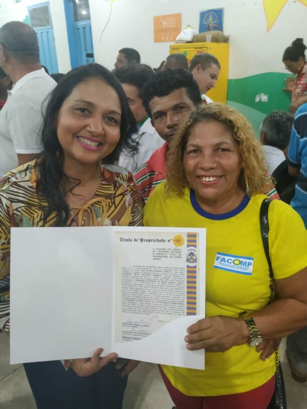 Vanda Monteiro participa de entrega de títulos definitivos de propriedade em Palmas