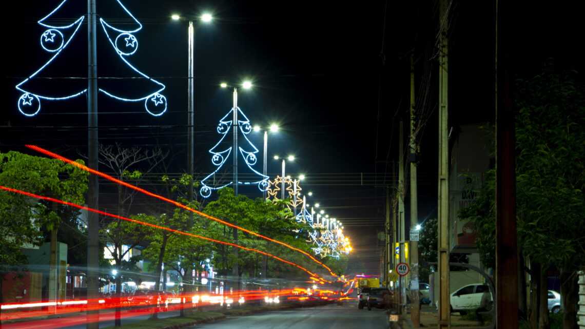 Então é Natal! Decorações luminosas são acesas na Avenida Tocantins, Aurenys e em Taquaruçu
