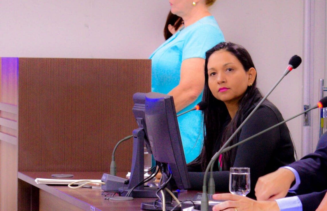 Deputada Vanda Monteiro apresenta projeto de lei que pede isenção da taxa de alienação